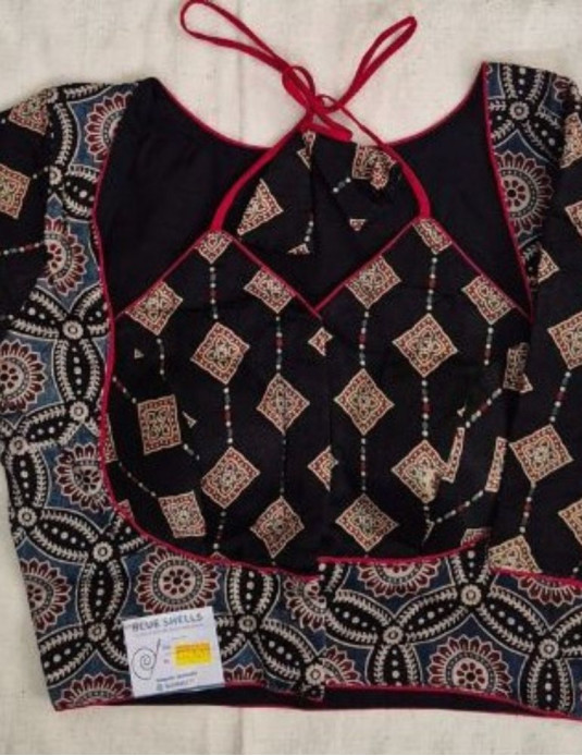 Mashru silk Masaba-Padded  Triangle Print Black