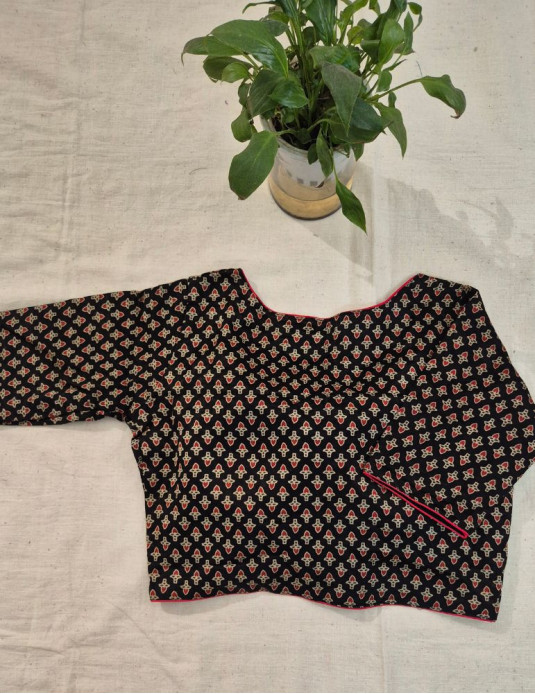 Mashru silk Masaba-Padded Small Flower Print Black 