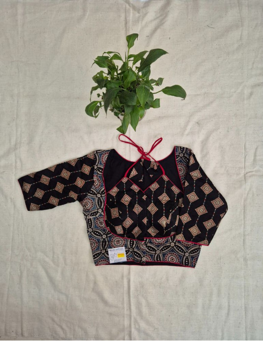 Mashru silk Masaba-Padded  Triangle Print Black