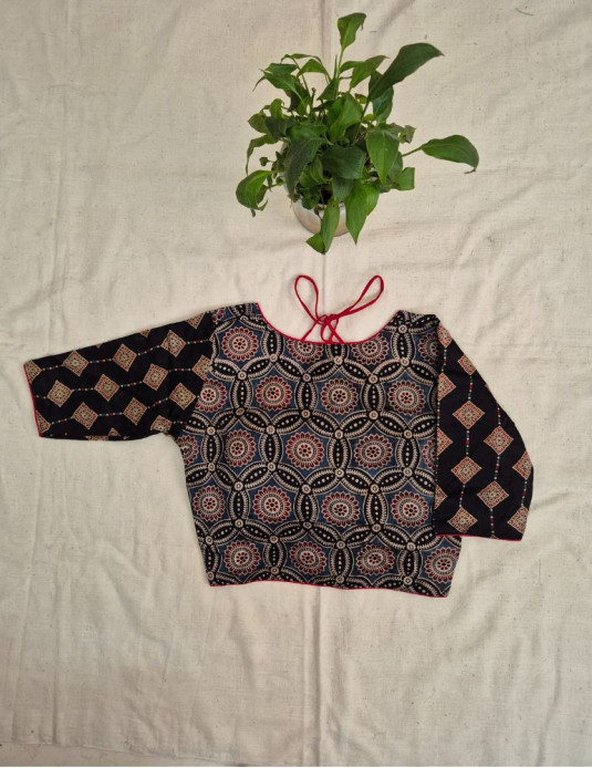 Mashru silk Masaba-Padded  Triangle Print Black