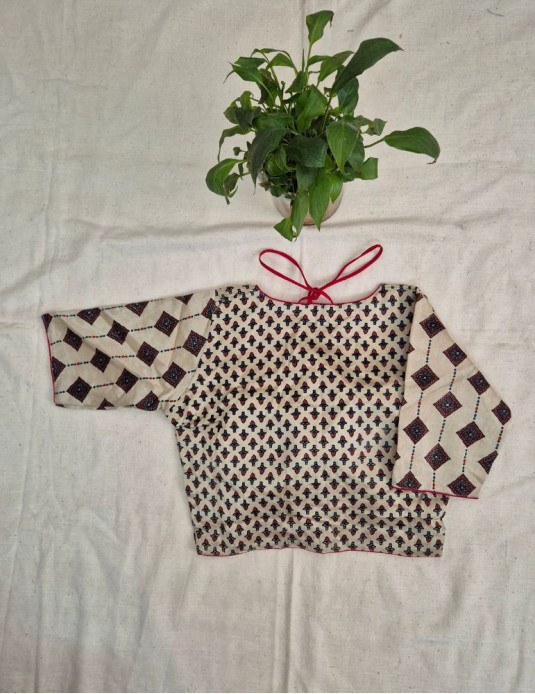 Mashru silk Masaba-Padded Triangle Print White 